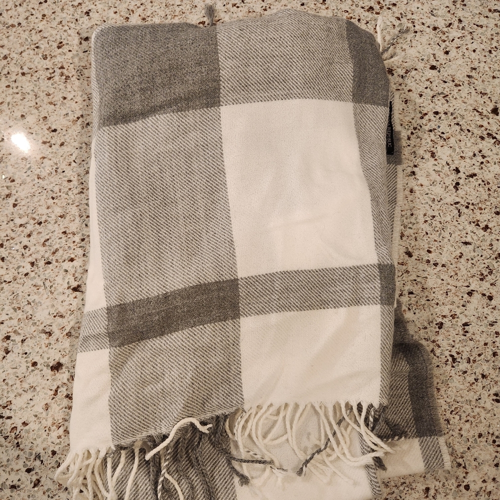 BANANA REPUBLIC wool shall